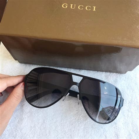 Oculos de sol masculino gucci .